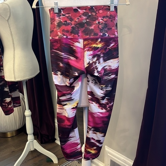 Lululemon Pigment Wind Berry Rumble Multi/ PoppyWunder Under Hi Rise Crop Size 6 - Picture 6 of 8